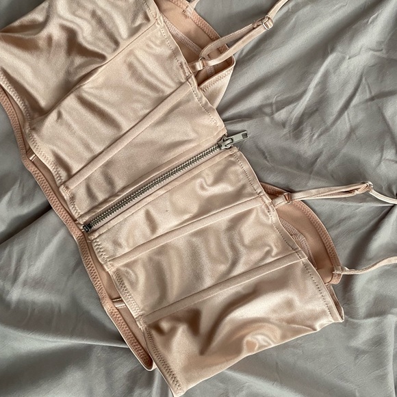 Petit top Rose en satin porté 2 fois seulement taille L - Picture 3 of 3